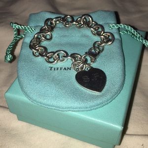 TIFFANY & CO. SILVER HEART BRACELET W/ INITIAL SF